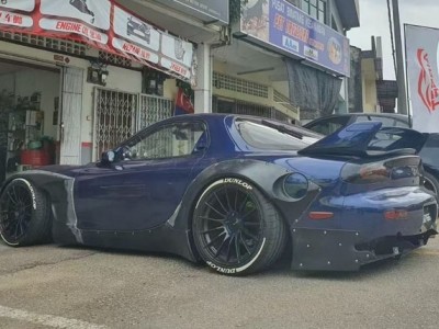 Malaysia Mazda rx7 car refitted with airbft air suspension
