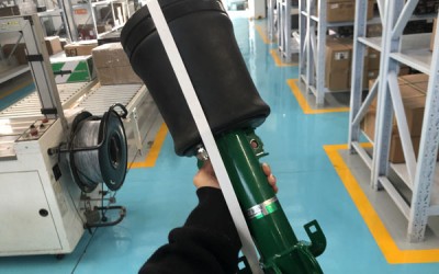 Mercedes Benz V260 air suspension perfectly solves lifting problem Mercedes Benz V260 air suspension perfectly solves lifting problem