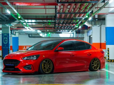 Ford Focus bagged suspension “aesthetics has its own essence”