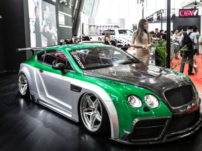 Bentley Continental GT V12 6.0 wide body display