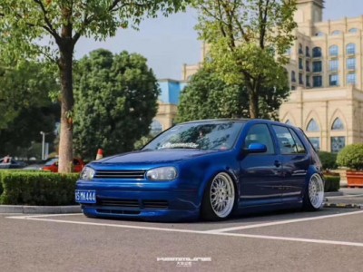 Most beautiful Volkswagen golf 4 bagged”Classic forever”