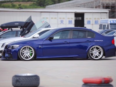 Blue BMW E90 AirBFT AirRide“Original ecology” Blue BMW E90 AirBFT AirRide“Original ecology”