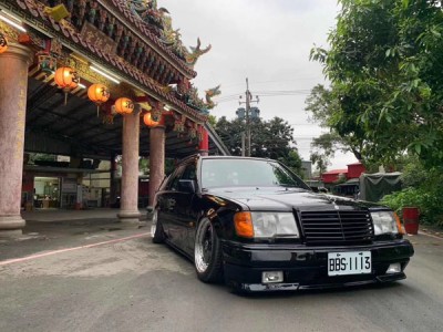Benz W124 Travel Edition refit AirBFT AirRide“Classics and antiquity”