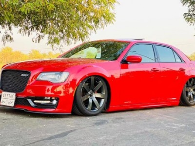 Lraq Chrysler 300C AirBFT AirRide“The car chassis can be raised and lowered”