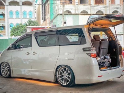 Cambodia Second generation Toyota Alphard AirBFT AirRide“Business King”