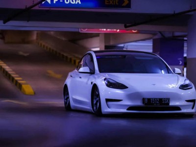 Indonesia Tesla Model 3 AirBFT AirRide“Science fiction existence”