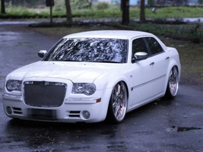 Gentle and restrained, modified by Chrysler 300C airbft airride