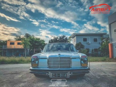 40 year old classic car: Mercedes Benz w114 airbft airride