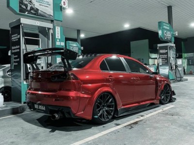 This big tail Mitsubishi Lancer is equipped with an airbft airlide. Is it your favorite type?
