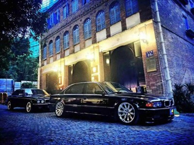 The second generation BMW 7 Series BMW E32 740il airride of 1993 model year has been seen again!