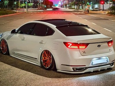 Kia K7 airride white car clothes he is in Korea