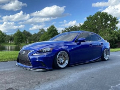 Lexus IS is refitted into an airride, which is very powerful