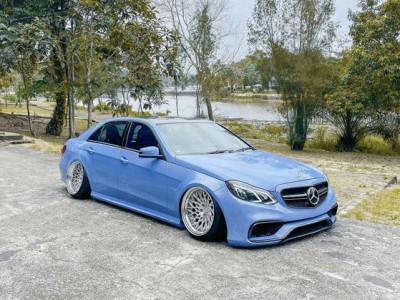 Benz E300 AirRide“Sharing from Indonesia”