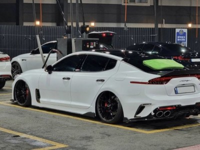 Kia stinger airsus “fills the performance gap”