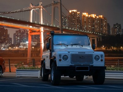 1990 Land Rover Denfender 90 carrying airbag kit