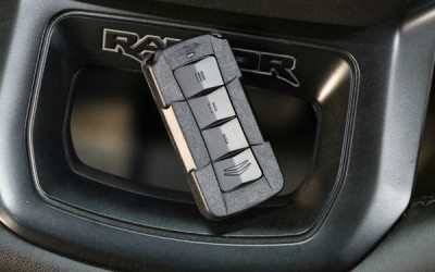 Installation of the third-generation Ford F150 Raptor airbag kit is complete Installation of the third-generation Ford F150 Raptor airbag kit is complete