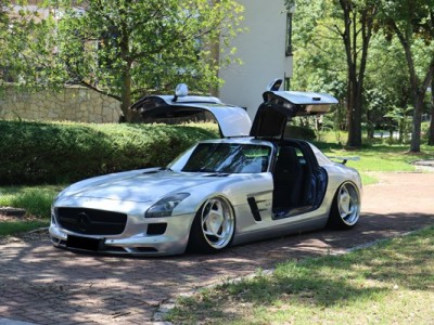 Mercedes Benz Sls Airride ‘spreads its wings and flies’