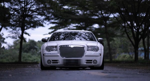 Gentle and restrained, modified by Chrysler 300C airbft airride