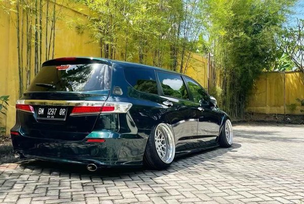 The most handsome wide body low lying MPV, modified by Honda Odyssey RB3