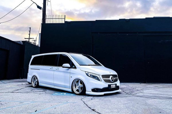 Mercedes Benz V airbft air suspension, luxury business car is this flavor