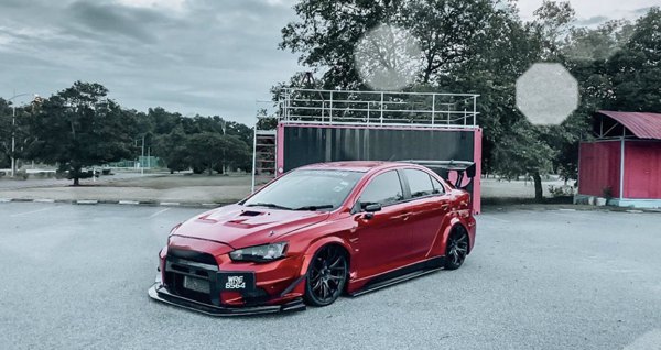 This big tail Mitsubishi Lancer is equipped with an airbft airlide. Is it your favorite type?
