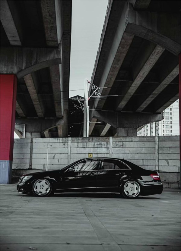 Benz E300 W212 AirRide “Defend the throne”