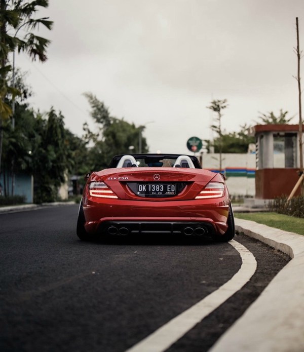 Mercedes-Benz SLK is full of aggressive momentum after refitting Airride