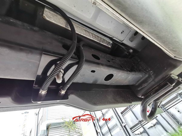 Air spring airbag installation of Ford Bronco trailer trailer