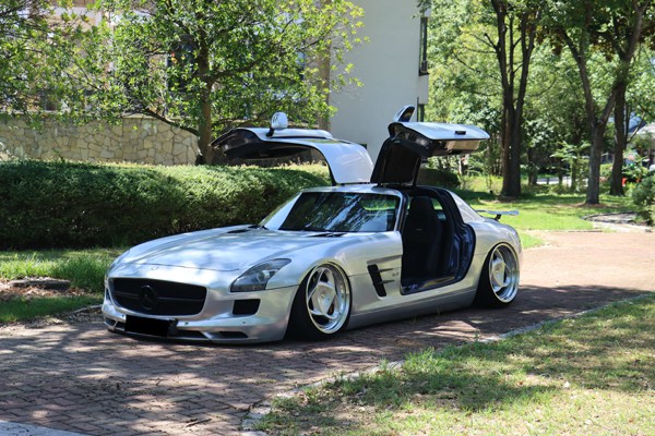 Mercedes Benz Sls Airride 'spreads its wings and flies' Mercedes Benz Sls Airride 'spreads its wings and flies'