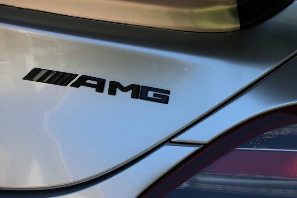 Mercedes Benz Sls Airride 'spreads its wings and flies' Mercedes Benz Sls Airride 'spreads its wings and flies'