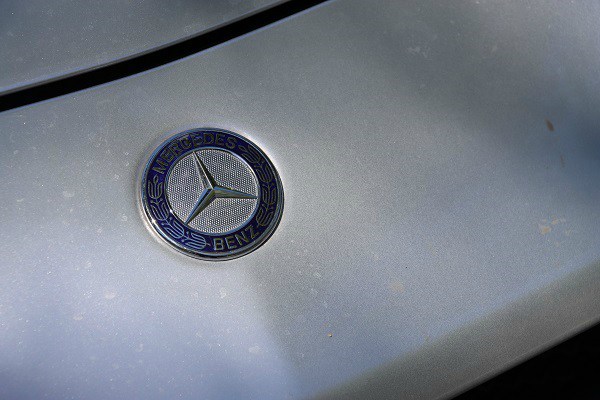 Mercedes Benz Sls Airride 'spreads its wings and flies' Mercedes Benz Sls Airride 'spreads its wings and flies'