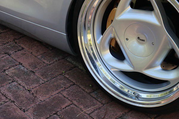 Mercedes Benz Sls Airride 'spreads its wings and flies' Mercedes Benz Sls Airride 'spreads its wings and flies'