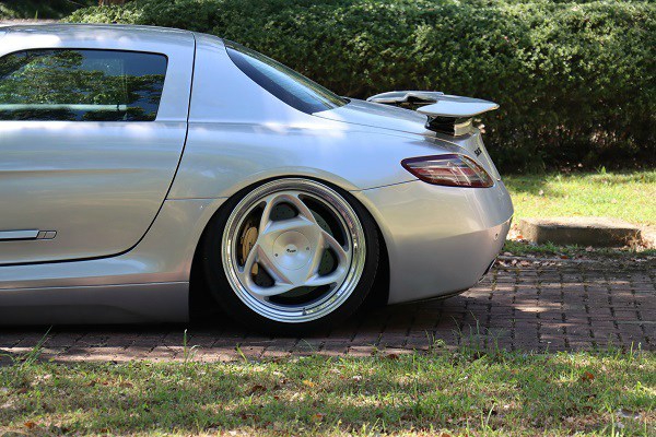 Mercedes Benz Sls Airride 'spreads its wings and flies' Mercedes Benz Sls Airride 'spreads its wings and flies'