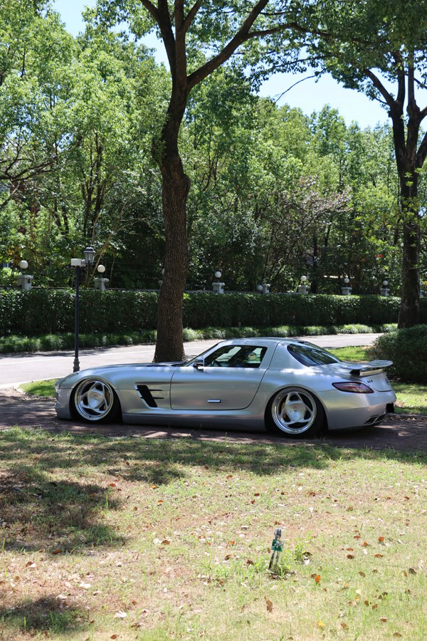 Mercedes Benz Sls Airride 'spreads its wings and flies' Mercedes Benz Sls Airride 'spreads its wings and flies'