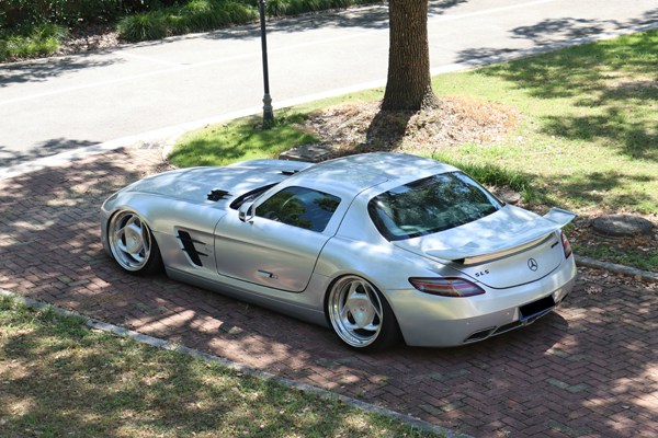 Mercedes Benz Sls Airride 'spreads its wings and flies' Mercedes Benz Sls Airride 'spreads its wings and flies'