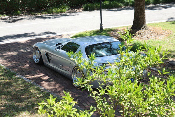 Mercedes Benz Sls Airride 'spreads its wings and flies' Mercedes Benz Sls Airride 'spreads its wings and flies'