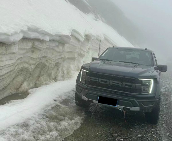 Ford Raptor Airbags Kit performs excellently at an altitude of 5378 meters Ford Raptor Airbags Kit performs excellently at an altitude of 5378 meters