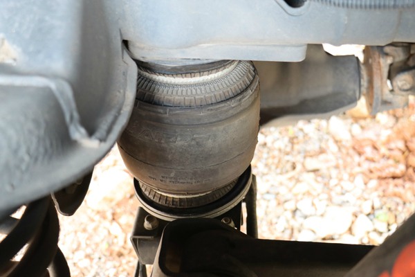 Installation instructions for the third-generation Ford Raptor off-road airbag kit Installation instructions for the third-generation Ford Raptor off-road airbag kit