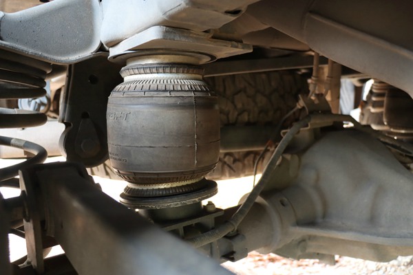 Installation instructions for the third-generation Ford Raptor off-road airbag kit Installation instructions for the third-generation Ford Raptor off-road airbag kit