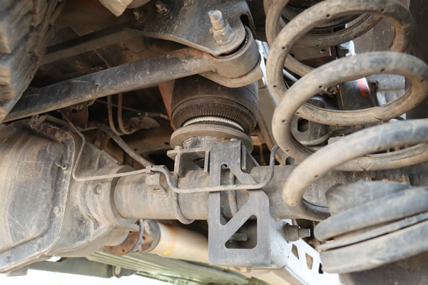 Installation instructions for the third-generation Ford Raptor off-road airbag kit Installation instructions for the third-generation Ford Raptor off-road airbag kit