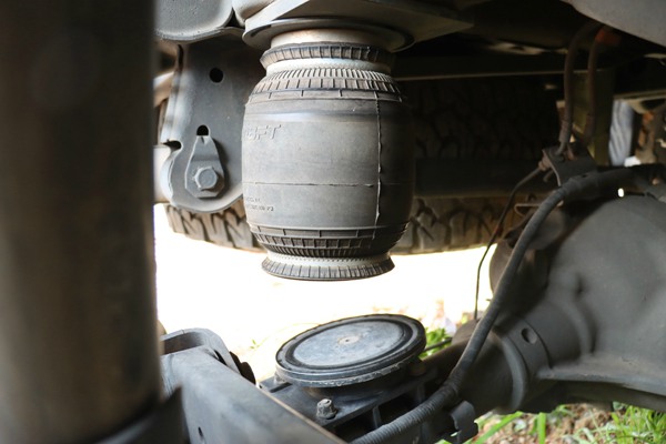 Installation instructions for the third-generation Ford Raptor off-road airbag kit Installation instructions for the third-generation Ford Raptor off-road airbag kit