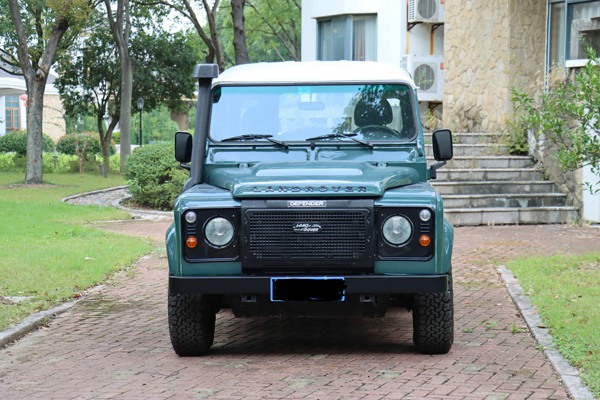Land Rover Defender L316 Air Suspension Case Photo Land Rover Defender L316 Air Suspension Case Photo