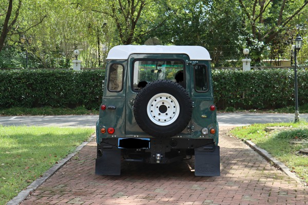 Land Rover Defender L316 Air Suspension Case Photo Land Rover Defender L316 Air Suspension Case Photo