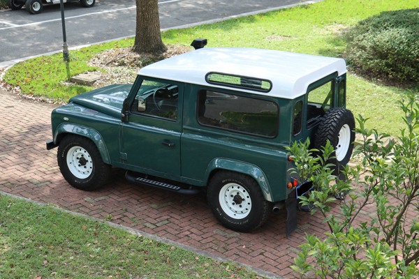 Land Rover Defender L316 Air Suspension Case Photo Land Rover Defender L316 Air Suspension Case Photo