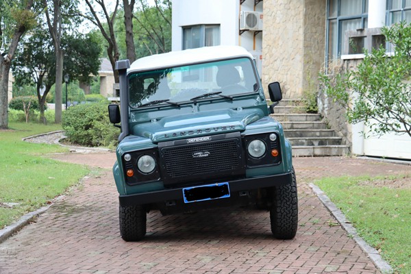 Land Rover Defender L316 Air Suspension Case Photo Land Rover Defender L316 Air Suspension Case Photo
