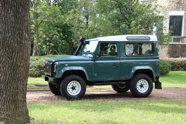Land Rover Defender L316 Air Suspension Case Photo Land Rover Defender L316 Air Suspension Case Photo