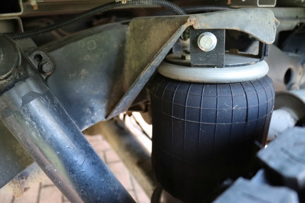 Land Rover Defender L316 Air Suspension Case Photo Land Rover Defender L316 Air Suspension Case Photo