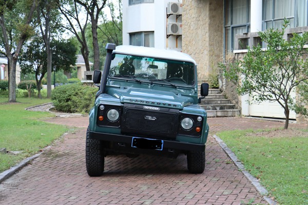 Land Rover Defender L316 Air Suspension Case Photo Land Rover Defender L316 Air Suspension Case Photo