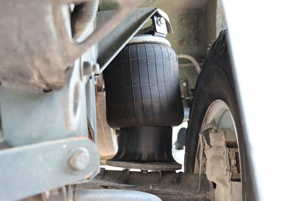 Land Rover Defender L316 Air Suspension Case Photo Land Rover Defender L316 Air Suspension Case Photo