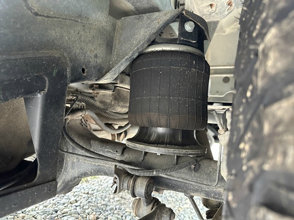 Land Rover Defender L316 Air Suspension Case Photo Land Rover Defender L316 Air Suspension Case Photo
